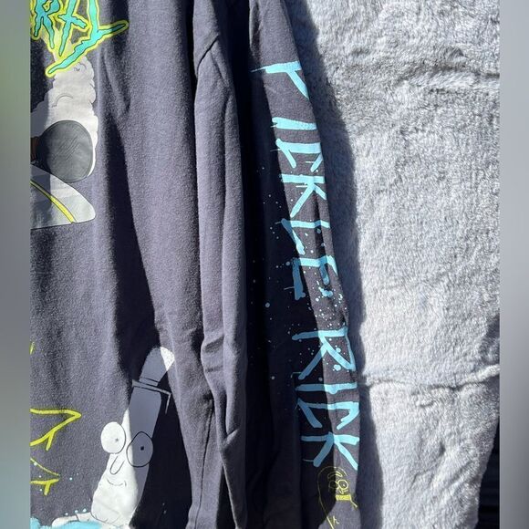 Official Rick & Morty long sleeve T-Shirt with space saucer on it Size L - Picture 3 of 9